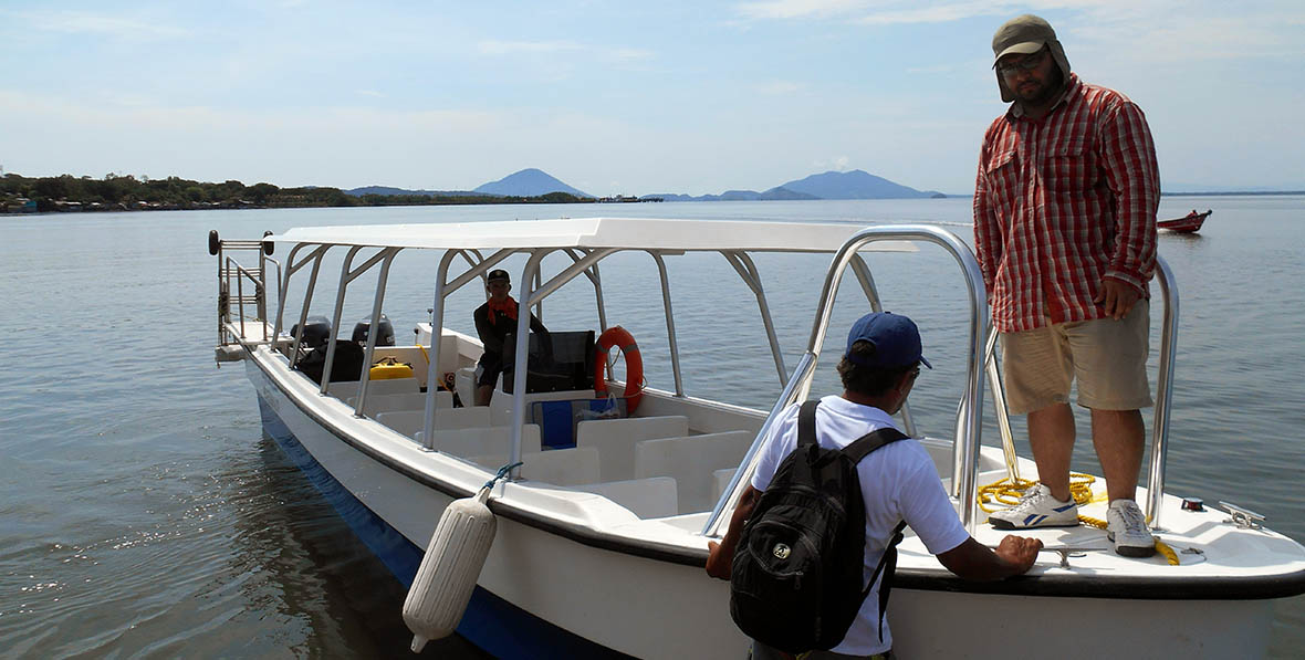 Boat leaving at Ruta del Golfo in the Gulf of Fonseca