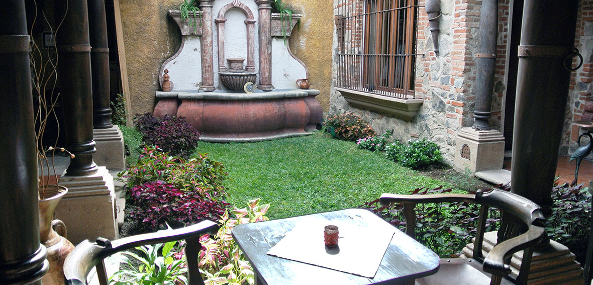 tradiciones hotel garden space