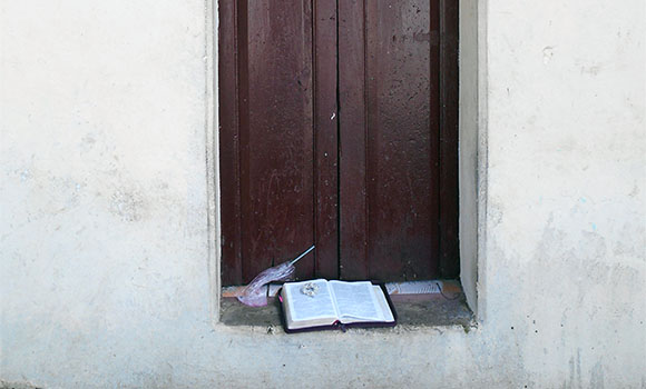 Suchitoto door with Bible